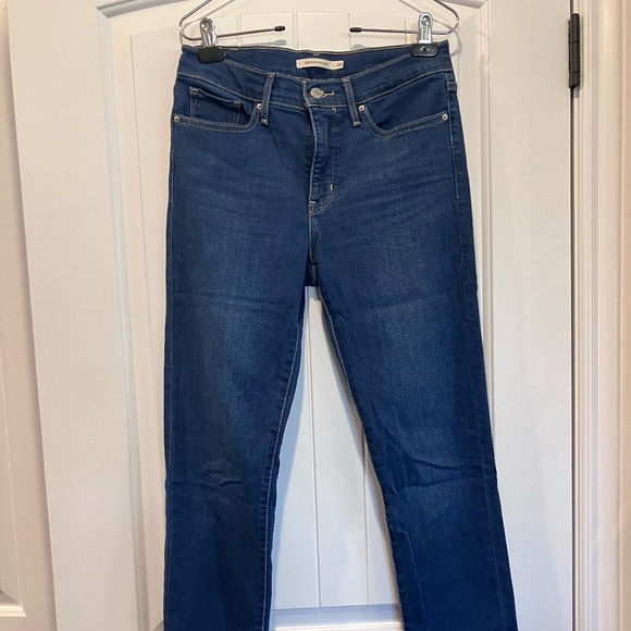 Levi's 312 Shaping Slim Women's Jeans - Picture 1 of 7